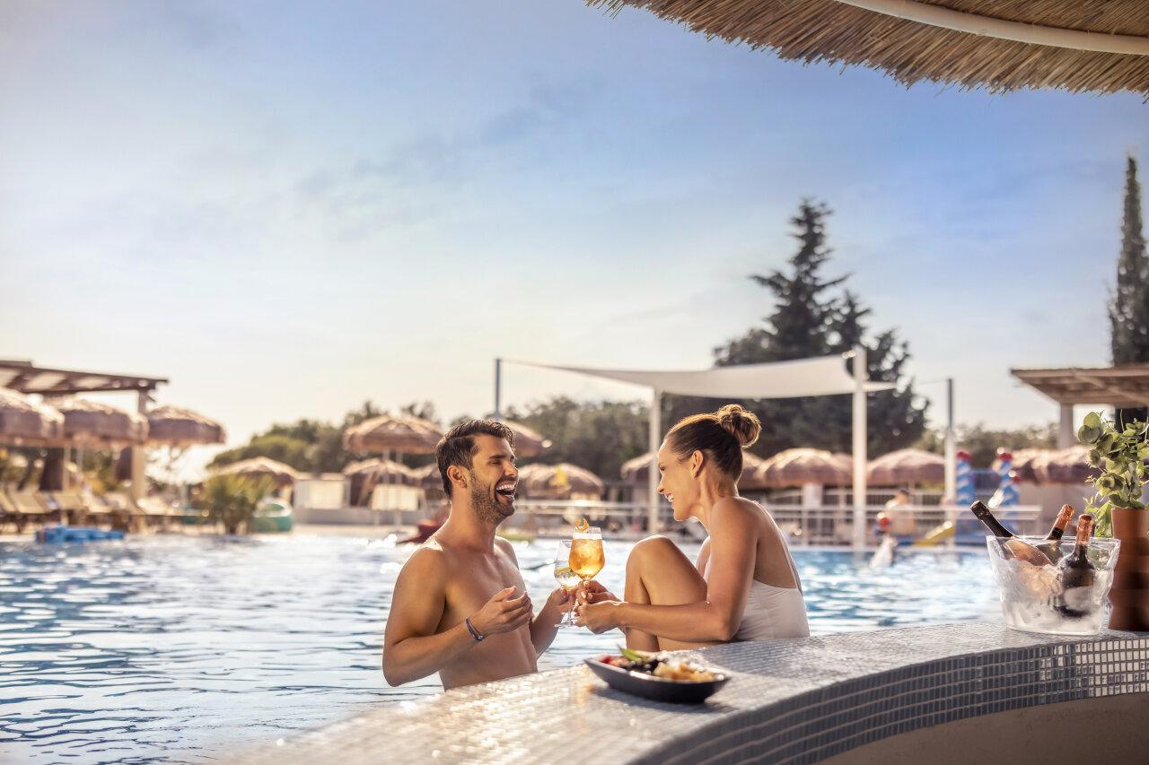 Couple anjoying drinks at the hotel pool