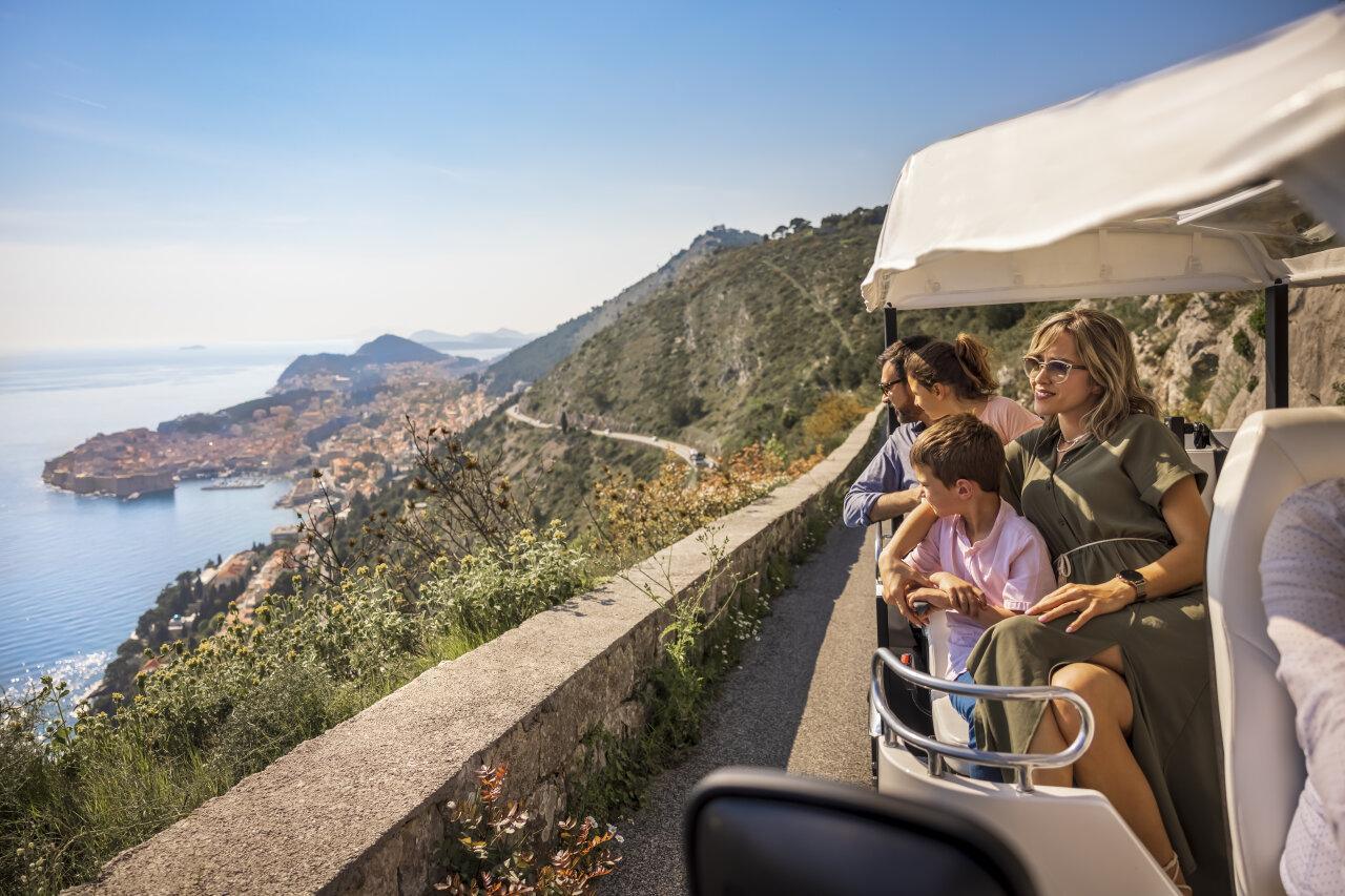 Wundervoller Meerblick während einer umweltfreundlichen Tuk-Tuk-Fahrt oberhalb Dubrovniks