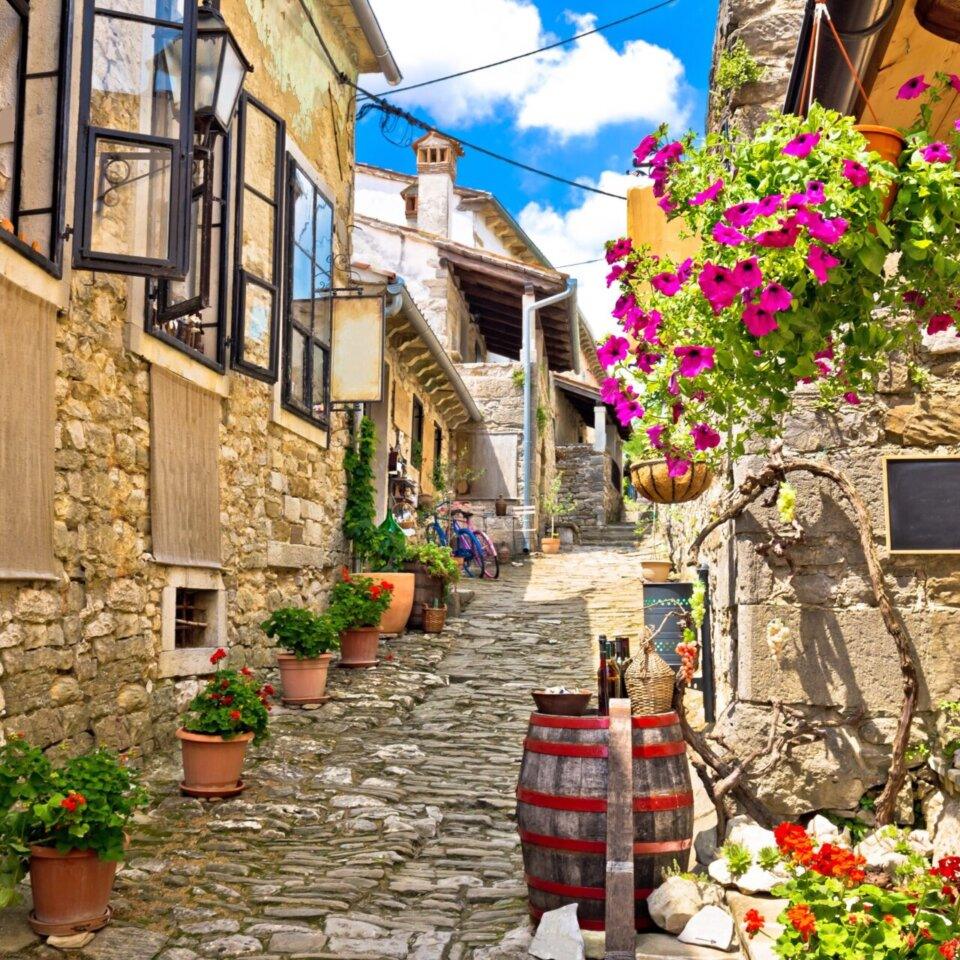 town-of-hum-colorful-old-stone-street