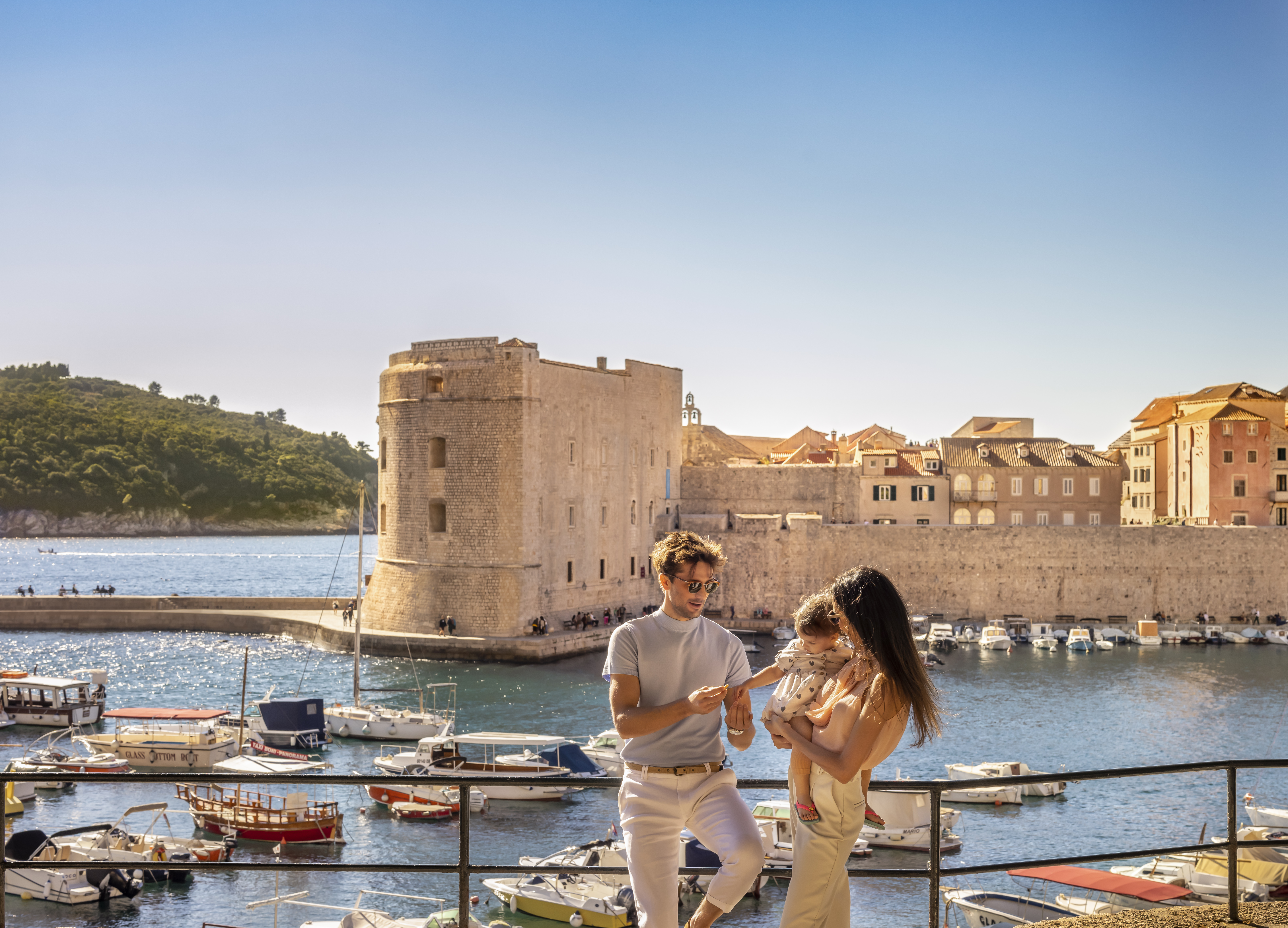 Familie genießt ihren Urlaub in Dubrovnik