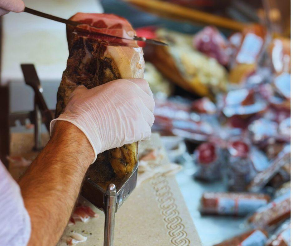 Schneiden des Prosciutto