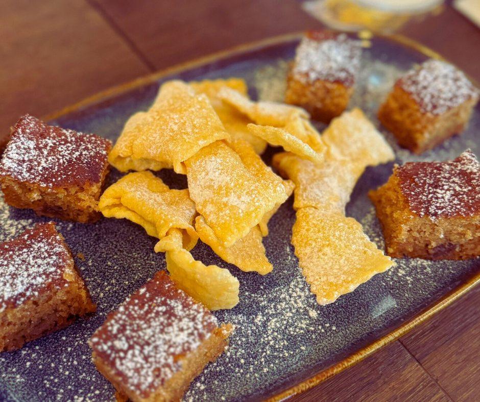The “apple mousse” cake which recipe dates from 1893, with krostula (another typical Istrian delicacy) The “apple mousse” cake which recipe dates from 1893, with krostula (another typical Istrian delicacy)