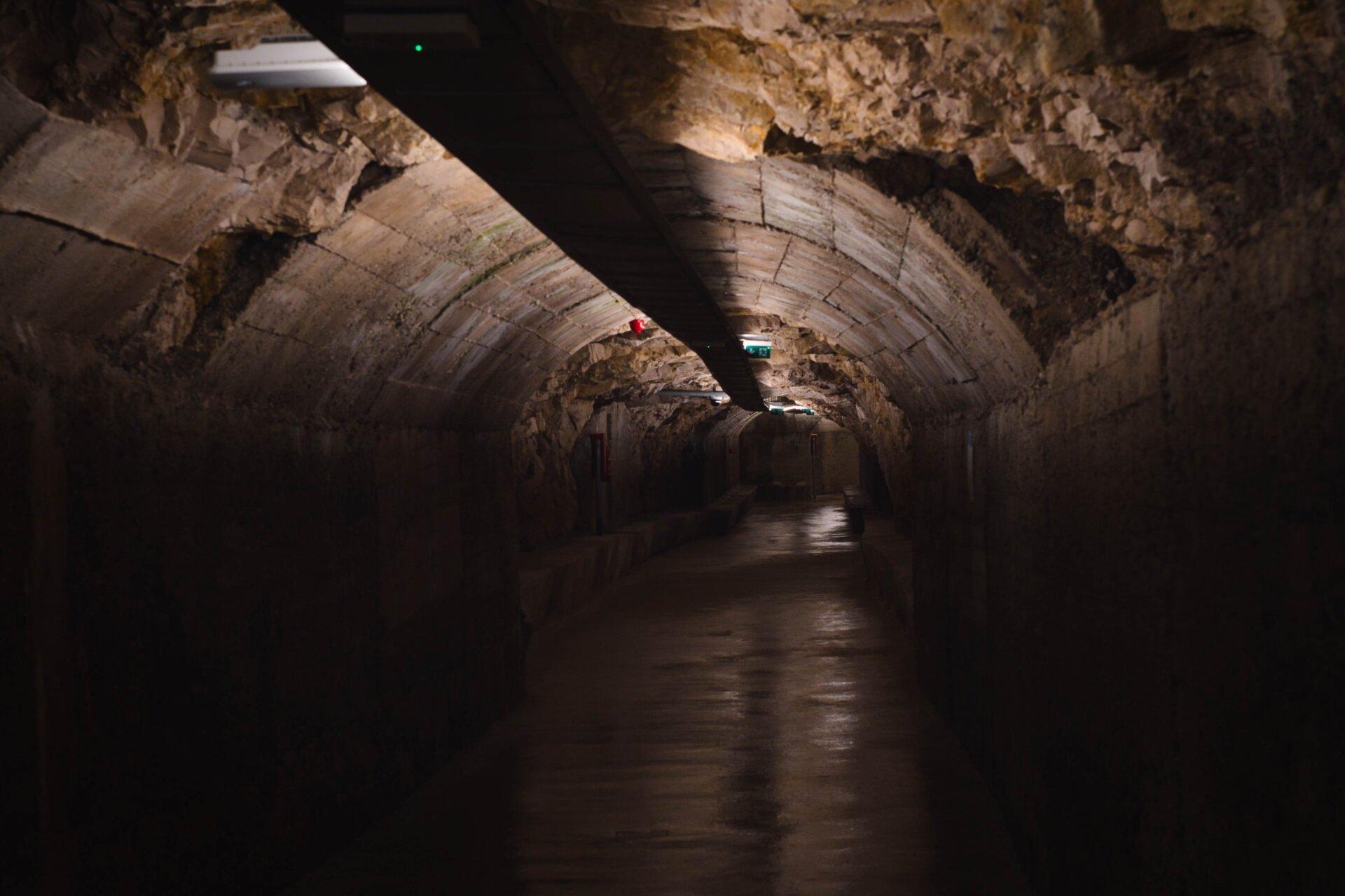 Ansicht der als Zerostrasse bekannten Tunnelanlage in Pula