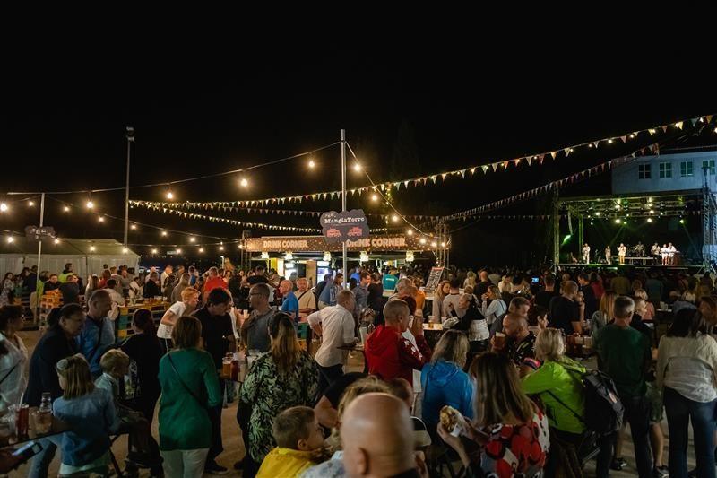 A lively night at the MangiaTorre street food festival in Tar, near Poreč