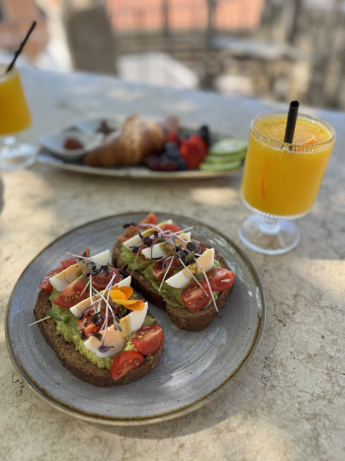 Brunch u caffe baru Ladonja