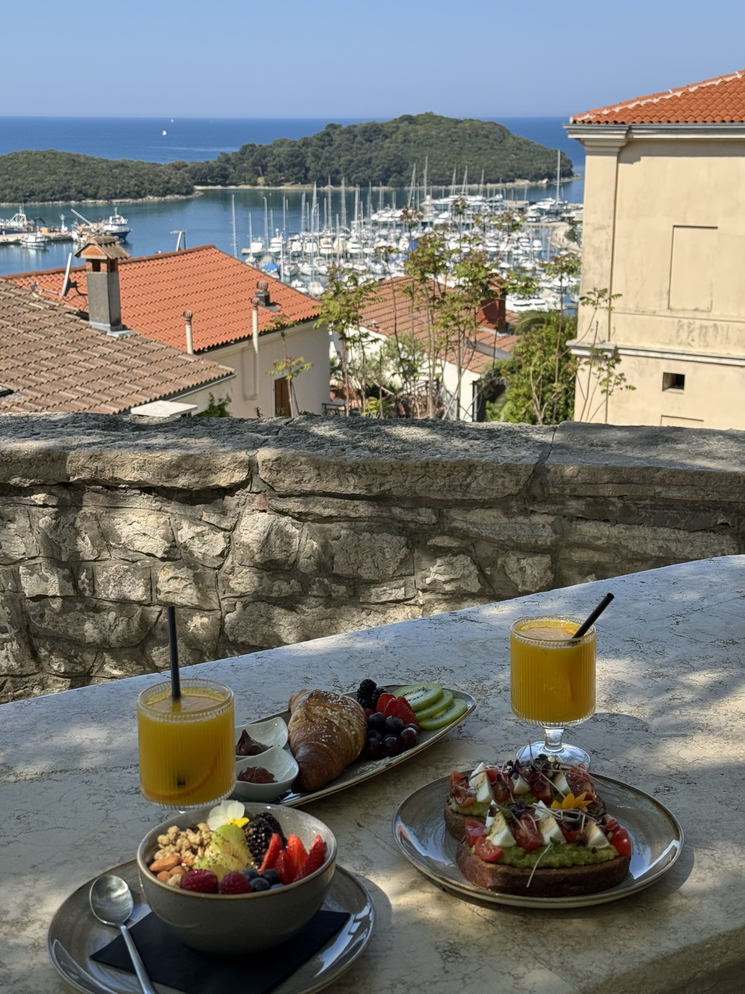 Brunch s panoramskim pogledom u caffe baru Ladonja