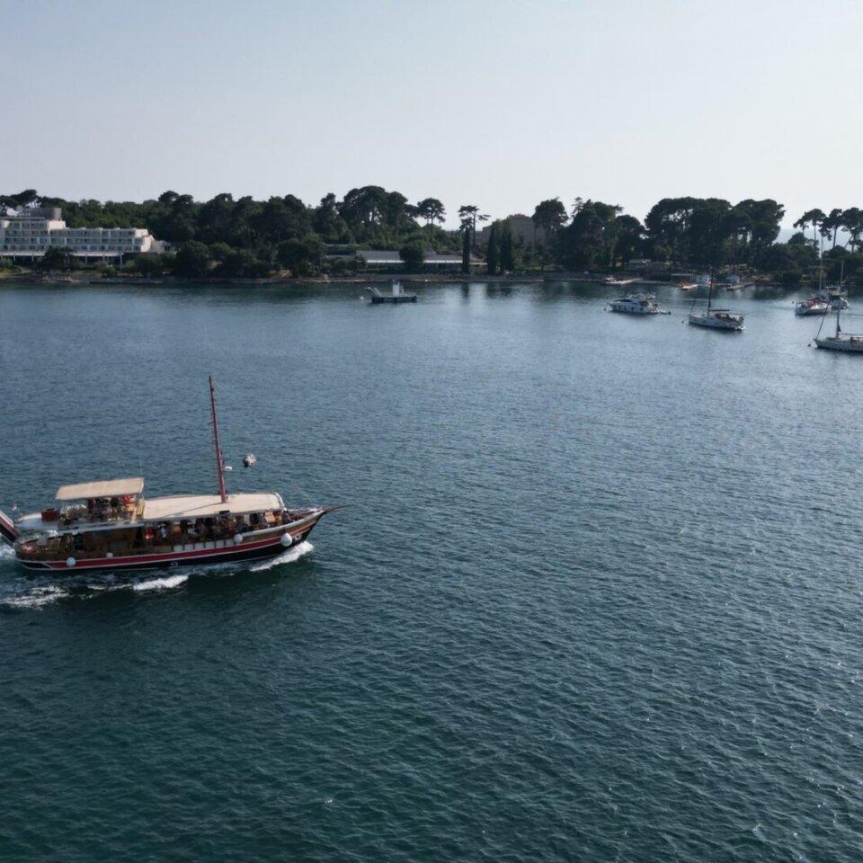 Panorama-Bootsfahrt mit der Kristofor in den wunderschönen Gewässern von Poreč