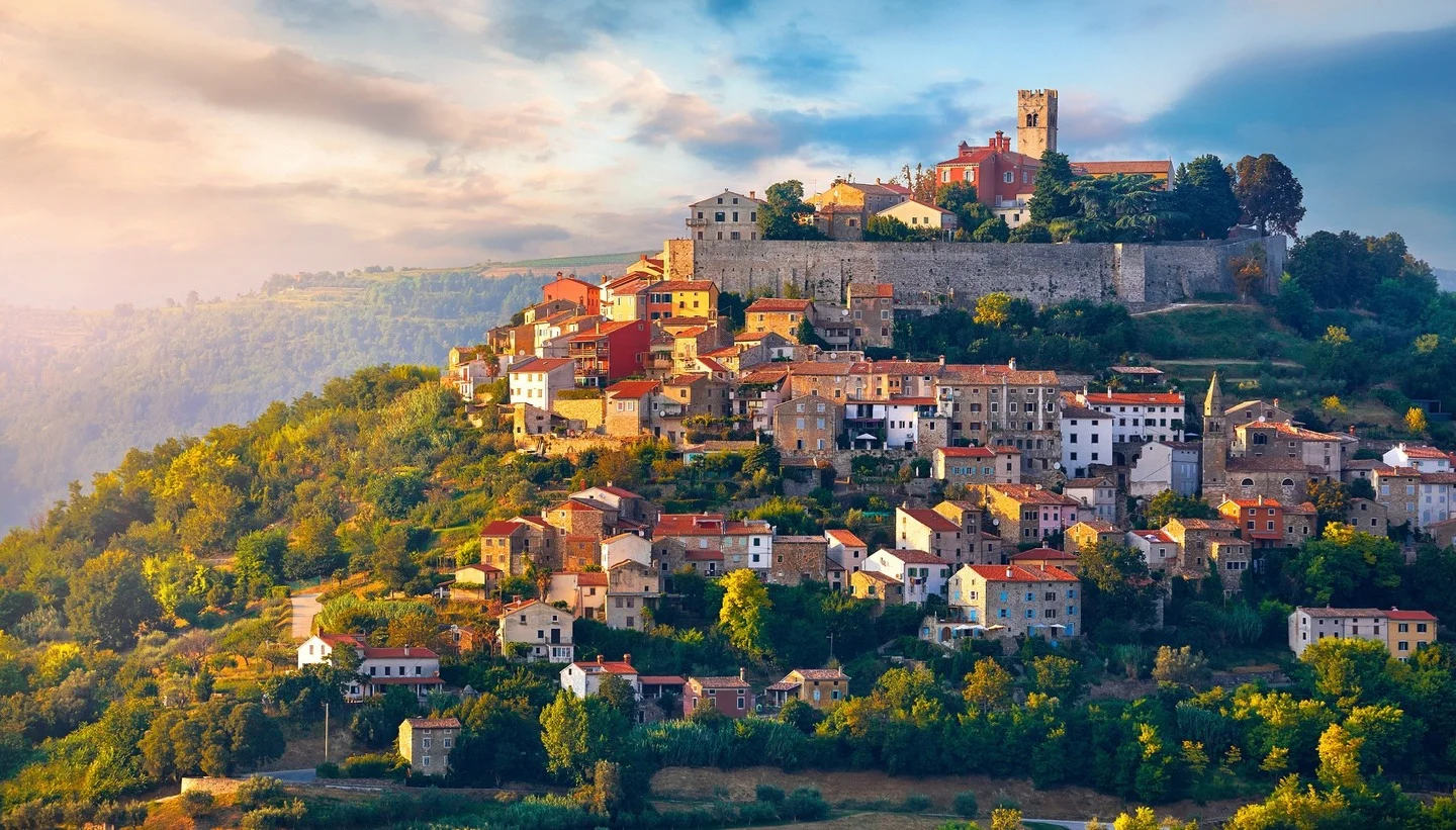 Motovun, istarski gradić na vrhu brda