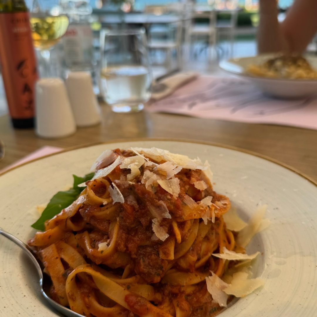 A plate with bo&scaron;karin-based Bolognese-style fettuccine.