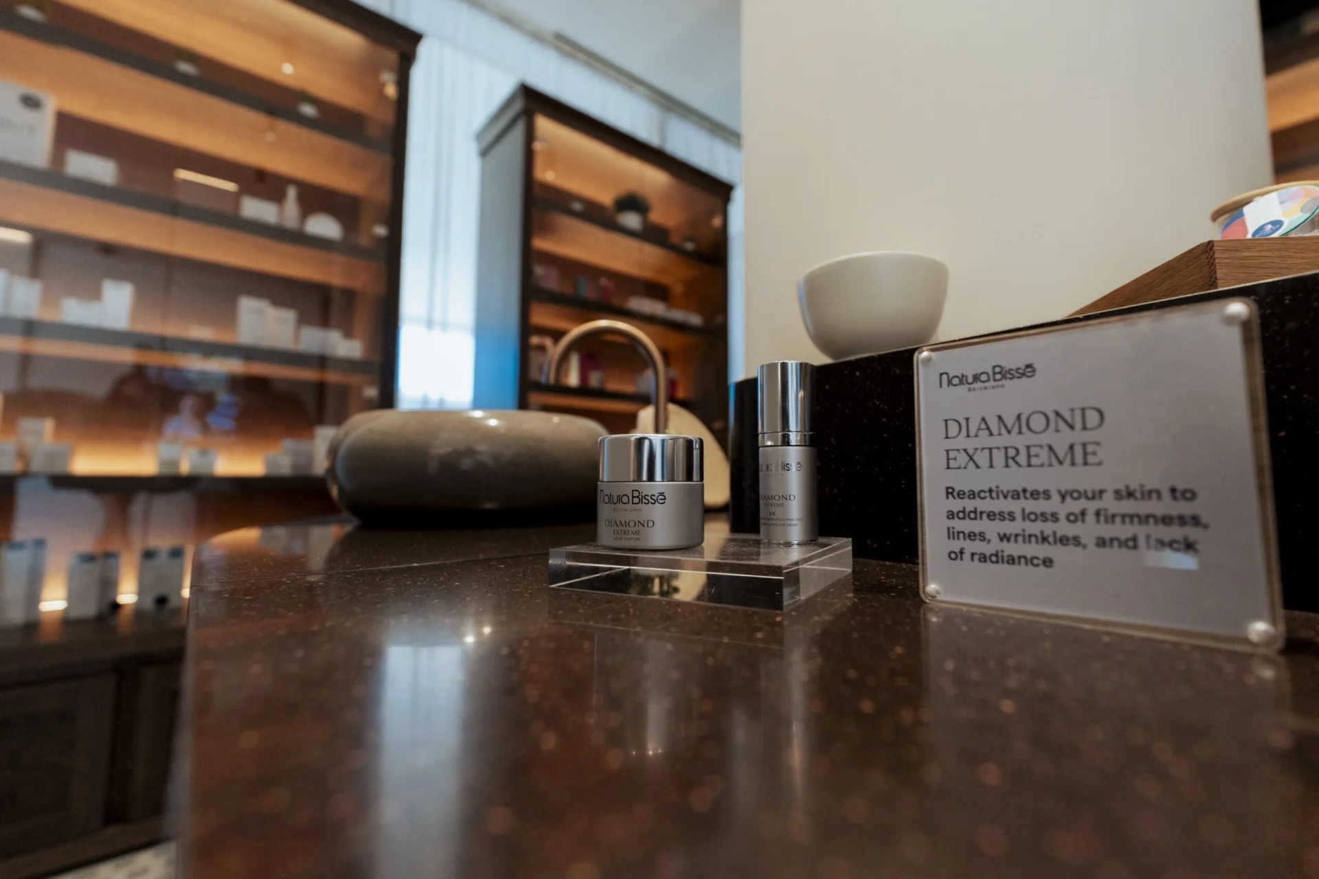 Luksuzni kozmetički proizvodi Natura Biss&eacute; Diamond Extreme prikazani u Balance Mediterranean Spa centru u Arba Resortu.
