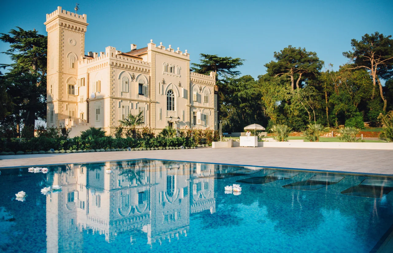 Povijesni dvorac Isabella Island Castle s vanjskim bazenom na otoku Sveti Nikola