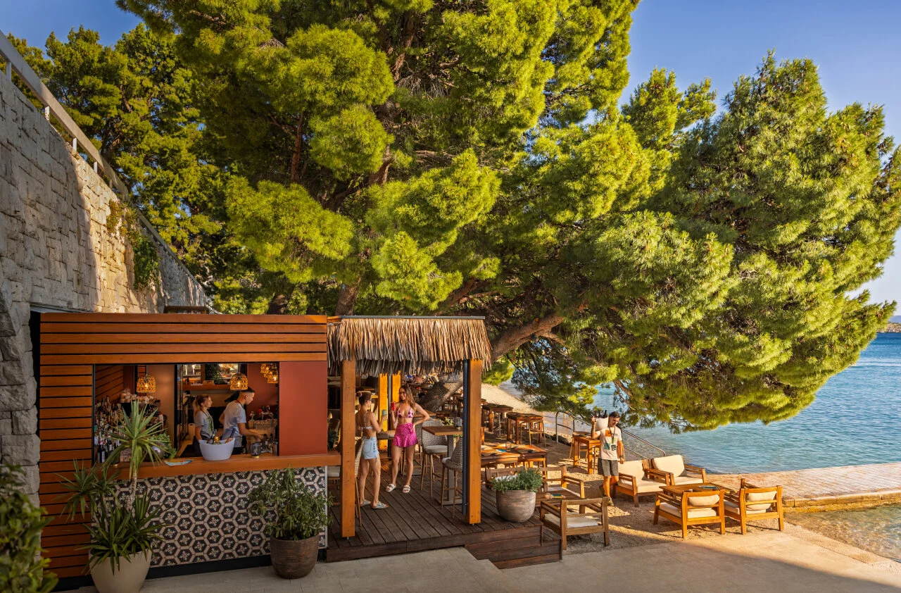 [PLACES BEACH BAR]