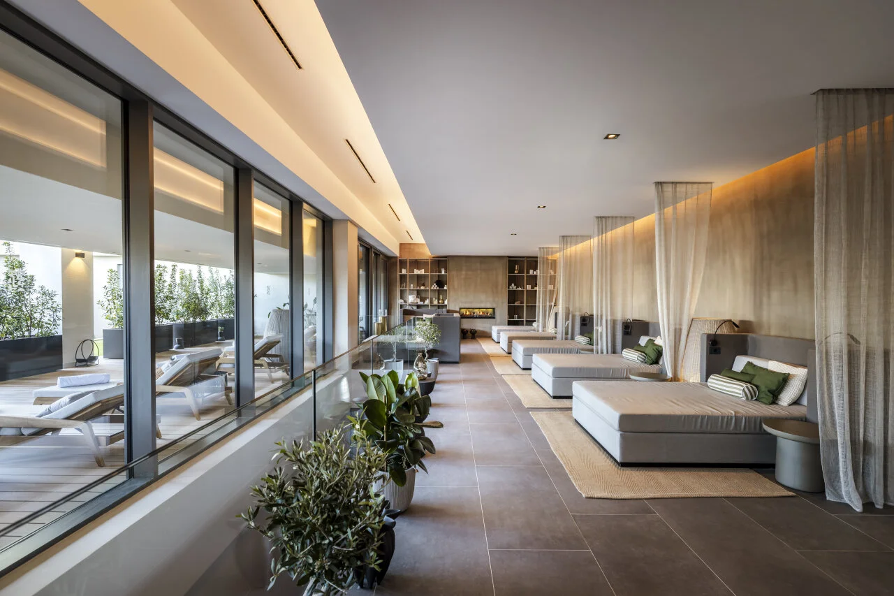 Bright relaxation lounge at ESPA at Pical.