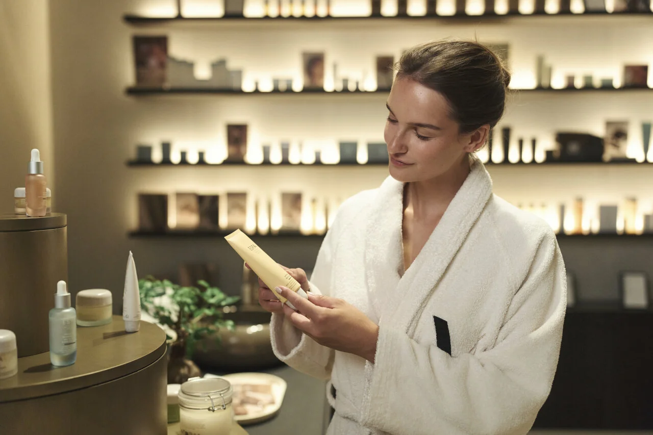 Guest exploring ESPA skincare products at the Alchemy Bar at ESPA at Pical.