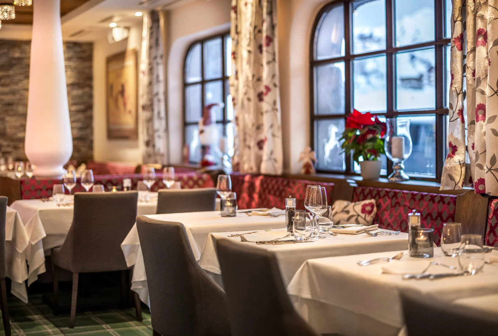Enjoy regional and Mediterranean flavours at Momenti, with meals included in the Full Board offer and an afternoon apr&egrave;s-ski snack.